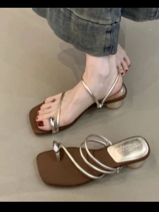 法式粗跟一字带两穿罗马凉鞋女2025夏季新款绝美时尚高级感凉拖鞋#两穿罗马凉鞋 #高级感凉拖鞋 #粗跟一字带凉鞋