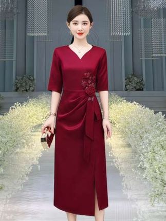 #话题热门榜 妈妈装结婚礼服连衣裙,婚庆改良优雅喜婆婆婚宴晚装礼服A字裙#优雅气质 #连衣裙 #婚礼妈妈礼服 #高端大气