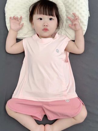 夏天孩子怕热爱出汗,就给她穿这种防晒的冰丝速干小套装!凉飕飕滑溜溜的清爽透气好舒服好凉快!#儿童冰丝套装#儿童速干衣套装 #生女儿就要这样穿 #高品质童装