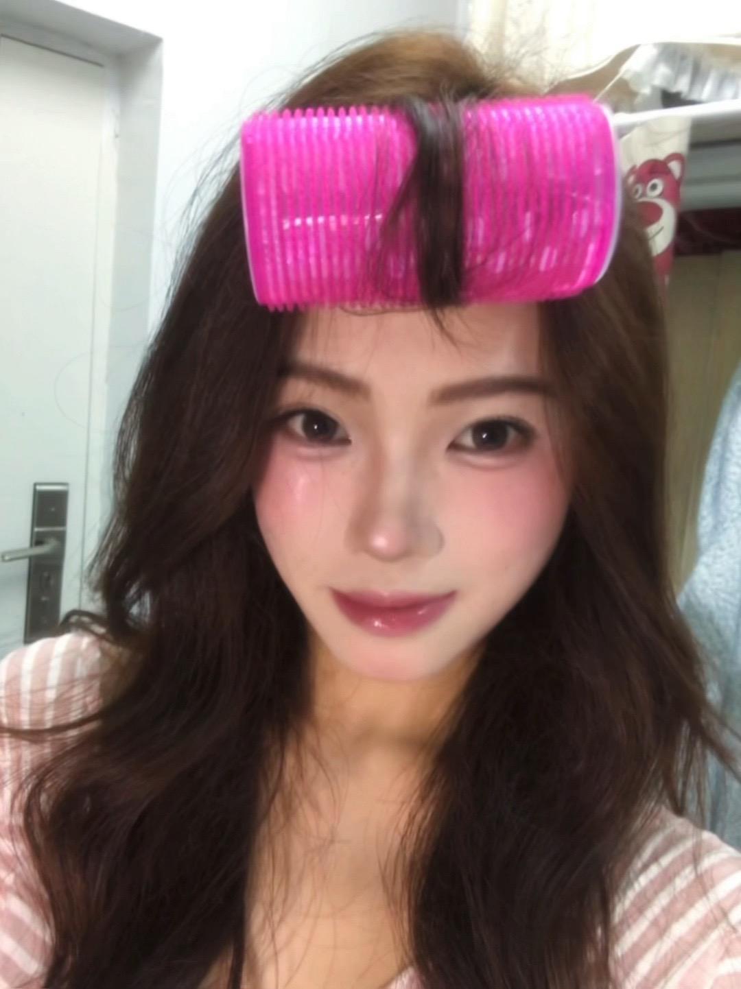 你凝望着我戴着赫莲娜榛果秘境的眼睛~#赫莲娜美瞳#赫莲娜贵妇美瞳#赫莲娜榛果秘境