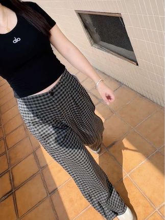 “羡慕过很多人,但更爱普普通通的自己,不瘦 不高 不漂亮 还死犟死犟的,但我也是独一无二,依然是自己喜欢的样子 中年还能天真的女人,不是傻,而是大道至简,以欢喜之心渡烟火日常,念别人的好修自己的心…”#穿搭 #ootd穿搭 #阔腿裤 #遮肉显瘦 #微胖小个子