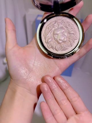 这盘狮子高光盘我不允许姐妹还没有拥有它,高级光泽感还不显毛孔!#高光#高光盘#高光修容#提亮