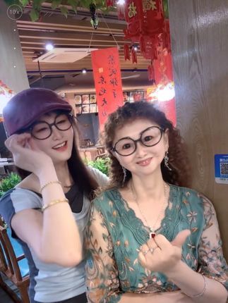 经典老歌𡿨离笆墙的影子)星星还是那颗星星💫月亮呀还是那个月亮,山也还是…….