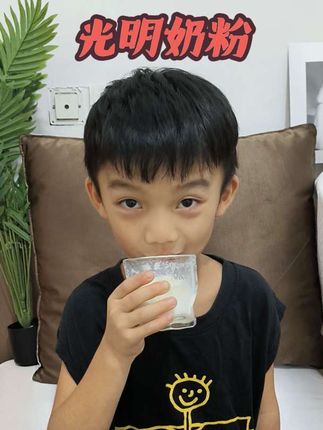 全家都能一起喝的奶粉,营养又健康,配料都是好东西🥛✨,每天一杯,活力满满!#全家一起喝的奶粉 #健康生活#光明优加益固牛奶 #营养又健康