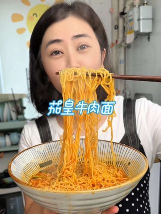 茄皇面的汤面拌面组合,浓郁的番茄裹满面条,真的超香#速食美食 #统一茄皇 #番茄脑袋