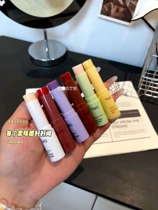 哎呀~是谁还没收到好闺闺送的秋天第1支润唇膏呀~#润唇膏 #学生党好物推荐 #秋冬必备 #护唇 #润唇膏推荐