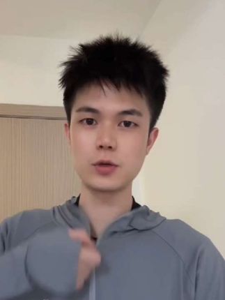 夏天怎么也少不了一件时尚又实用的防晒衣我买的这件防晒衣它是轻盈舒适的泳丝面料穿在身上感觉非常柔软透气而且具有防紫外线的作用#每日分享 #运动穿搭 #户外穿搭 #每日分享