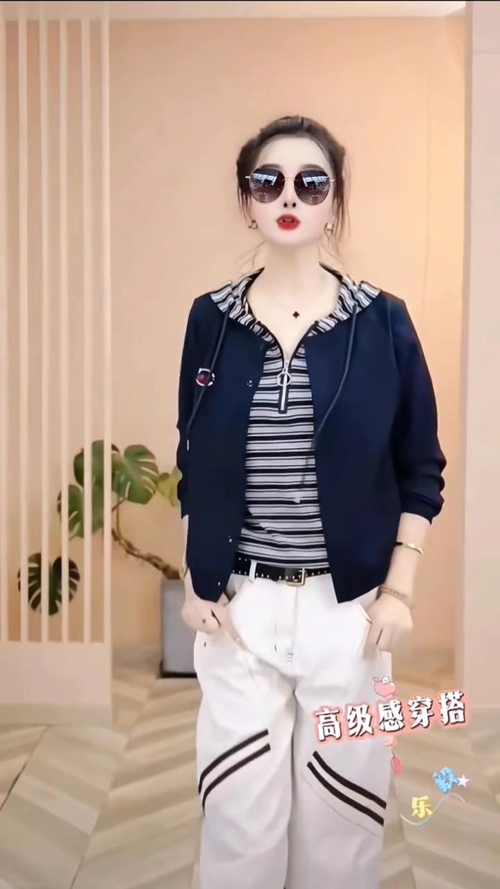 #创作灵感 #时尚休闲穿搭#假两件穿搭 #谁穿谁好看 #高级感穿搭