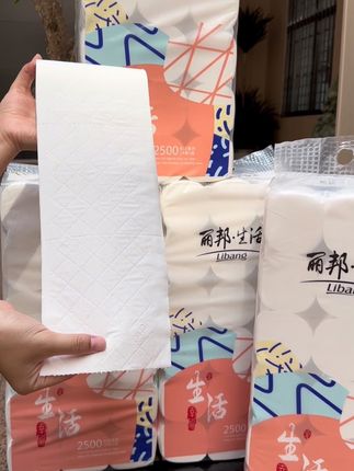 一款柔韧细腻亲肤的丽邦母婴卷纸巾 每一提做到了百分百原生木浆5斤重!五层加厚不含荧光剂 纸张拉力强有韧性 揉搓也不掉纸屑 遇水不破干湿两用