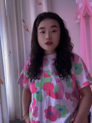 记得更新自己,别削尖自己迎合别人,能左右生活的是自己~~愿好运与你相伴早安友友们☀️