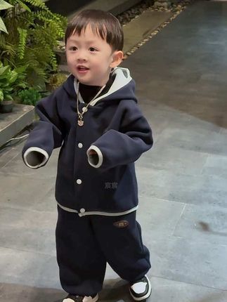 会穿搭的男孩子就是很加分呀~ #萌娃穿搭 #潮童穿搭 #男童穿搭 #萌宝潮童穿搭 #秋冬穿搭