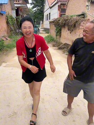 俺61岁老妈好看啦俺爹不放心啦,好看的衣服不让穿😂紧跟着😂给我说可不能让你妈再瘦啦#瘦了真好看 一个多月逆袭成功#瘦了瘦了瘦了瘦