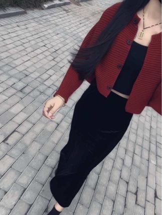 如果你不心疼我为你生儿育女,我又何必心疼你赚钱养家,婚姻里谁都不怕吃苦,怕的是一边吃苦还要一边受气,一边付出一边被事负 我和你结婚的目的是为了有人疼爱,有人视我如命,而不是一肚子委屈和流不完的眼泪,翻来覆去的想这段感情值不值得,你要明白你的不易不是我造成的,是你的家庭环境造成的,而我的不容易却是你和你的家庭造成的…#穿搭 #早秋穿搭