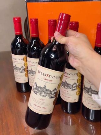 原瓶进口的干红葡萄酒,好喝不贵,不上头,爱喝葡萄酒的朋友们这是款不可错过的好酒#干红葡萄酒 #红酒 #葡萄酒 #好酒推荐 #好喝不贵