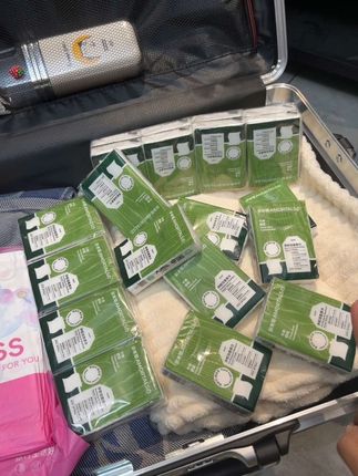 出门玩还是带着种小包的洗脸巾香!不占空间还不用泡水就很方便#出差旅行必备 #便携洗脸巾 #尔木萄