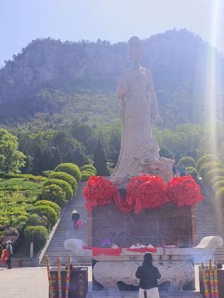 去寺庙求了一签,说我财运要起飞!路过的兄弟姐妹们,接住这份财运,咱们一起发财暴富!接好运🙏🙏🙏#求财心切 #好运连连#祈祷平安健康 #评论区我们一起接好运吧 🙏🙏🙏