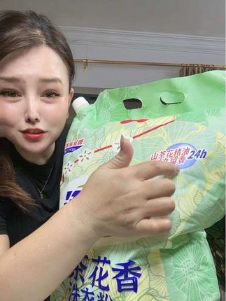 活力28山茶花持久留香洗衣粉。洗衣服太干净了,去污能力强。洗完了衣服穿着山茶花香好好闻…#爱了爱了 #好物分享