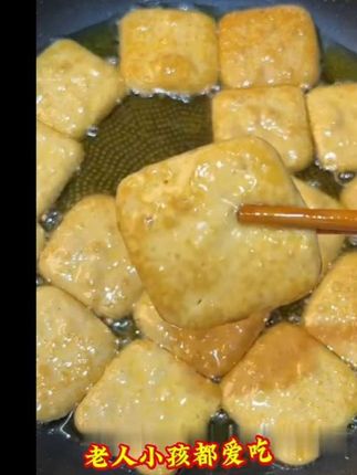#创作灵感 贵州大方出好豆,手撕豆腐香满口。 现做现发新鲜保,片片入味停不住。#强烈推荐 #太好吃了 #舌尖上的味道 #大人孩子都爱吃的美食