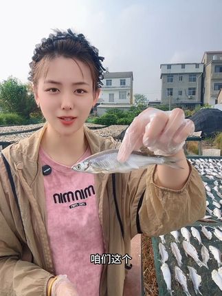 洪湖阳干小刁子鱼晒好啦!活鱼现杀现腌,自然晾晒至7/8成干再发货!做一碗香煎小刁子鱼,下酒又下饭~ #我的乡村生活#农村生活#三农#我的农村生活 #抖音美食推荐官