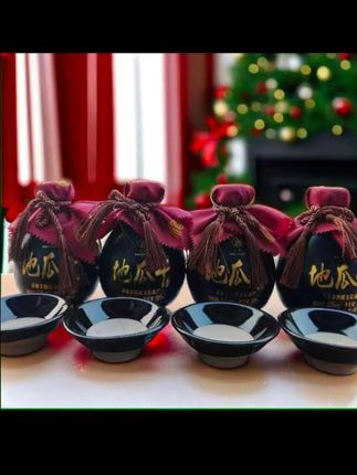 公鼐沂蒙地瓜干坛子酒52度4坛送4个小黑碗山东瓜干酒52度500,#瓜干酒 #纯粮酒 #口粮酒