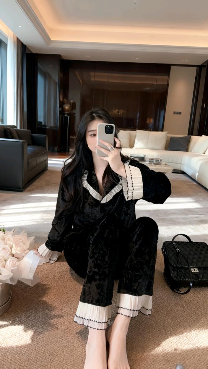 #优雅模特秀 #黑色金丝绒睡衣女秋冬款新款高级感甜美娃娃领可外穿家居服#黑色金丝绒睡衣 #可外穿家居服 #金丝绒睡衣