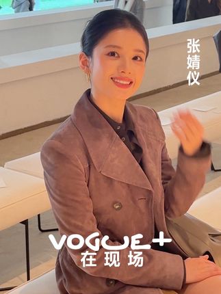 #VOGUE➕在现场 ON AIR|从伦敦到米兰,又在TOD'S秀场上遇见#张婧仪 了。#时装周 #米兰时装周