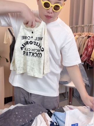 春天来了,给宝贝选一件这样的男童打底衫吧!它是纯棉面料,非常舒服,而且还是长袖的设计,适合现在这个季节穿。它不仅好看,还特别实用,可以内搭也可以外穿,快给宝宝安排上吧!#高品质童装 #便宜又好穿 #每日童装穿搭分享 #强烈推荐 #抖音小助手dou上热门