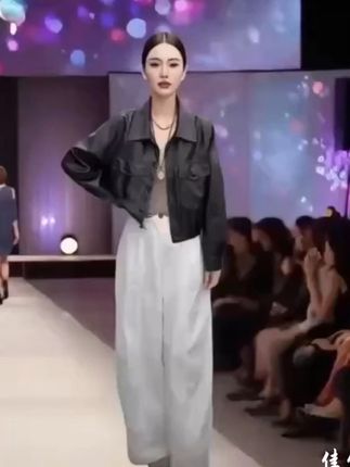 时尚高级轻奢洋气外套 时尚高级轻奢洋气外套#穿搭 #优雅气质 #时尚 #高级感穿搭 #春秋穿搭 @DOU+小助手 @巨量千川