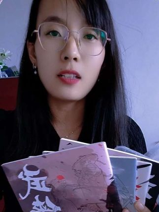 谁还没有一个武侠梦呢?如果你担心孩子沉迷手机,那么不妨让孩子描摹一下。# 描摹本#武侠角色描摹本#手绘描摹本 #游戏角色描摹本#武侠描摹本#控笔能力训练#色彩搭配能力
