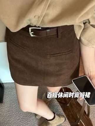 咖啡色复古灯芯绒半身裙秋冬大码百搭包臂短裙防走光显瘦a字裙子#大码穿搭 #裙子搭配 #大码购衣指南 #显瘦搭配 #短裙穿搭