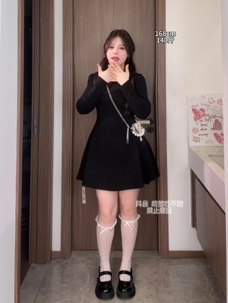140斤 赫本风小黑裙#微胖显瘦穿搭 #大码女装 #早秋穿搭 #裙子 #赫本风