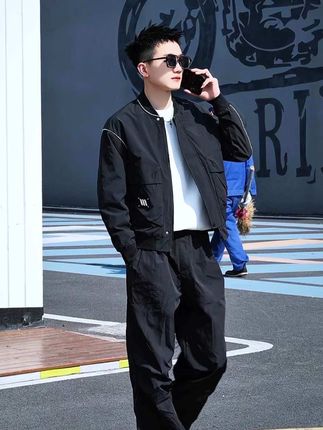 潮男通勤穿搭必备的这款棒球领夹克外套帅爆了,简约个性又时尚!#夹克外套男 #百搭上衣 #痞帅穿搭
