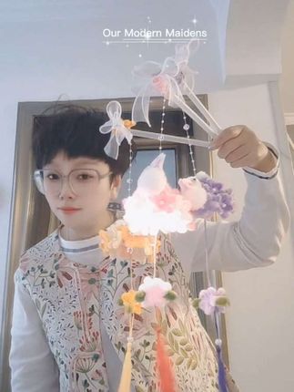 “吾手作吾心,匠心独运,方寸之间见真章。”✨ 手工DIY的温度,藏在每一处细节里。#我的手工作品 #原创手工花灯做起来