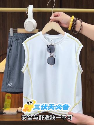 三伏天儿子必备的时尚又软糯的冰丝速干背心来啦,上身超帅气#高品质童装 #夏季穿搭 #清爽一夏
