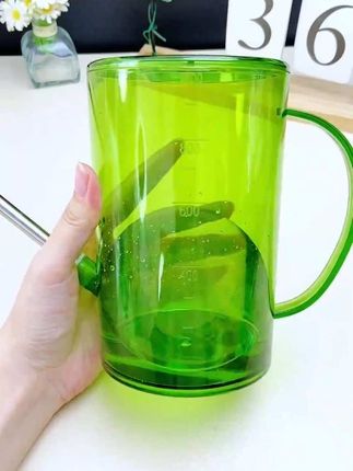 简约大气,长长的壶嘴可以伸到植物的根部,出水均匀#实用好物 #浇花 #家用好物 #实用分享