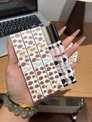 姐妹们!这个极细眼线笔都卷到这个价到手三支了!!还是防水防汗的防蹭,三个颜色都搞定全眼妆! 赶快冲啊!#眼线笔#防方水防汗不晕染#手残党画眼线#平价彩妆