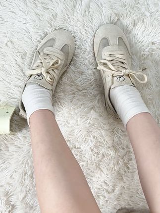 这德训鞋舒服到能跑八百米,信我! #脚宽脚胖都可以 #上脚轻便舒适 #透气舒适 #不累脚不臭脚 #好穿好搭不累脚