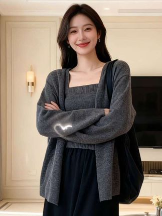 纯色休闲吊带背心两件套 #一分钟看懂巴黎时装周 #在时装周看见东方美 #晒晒我的秋日穿搭 #秋冬穿搭新鲜感在线 #微胖女生秋季显瘦风衣测评