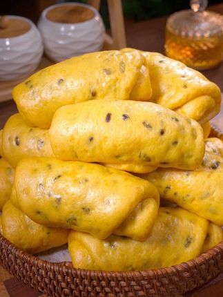 我家孩子点名要吃的南瓜蜜豆卷,香甜松软比面包还好吃#在家做美食 #爱生活爱美食 #南瓜蜜豆卷