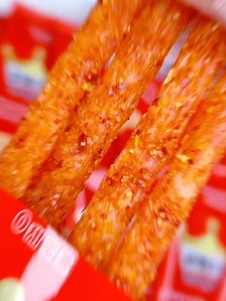 #创作灵感 从小吃到大的经典辣条!咸辣入味,追剧嘴闲必冲#麻辣王子辣条走秀好炸裂 #零食推荐