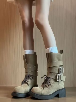 又A又酷的马丁靴,增高8cm小个子笑发财了,显高显瘦显腿长#短靴  #马丁靴  #显高显瘦显腿长 #时尚休闲 #又美又飒