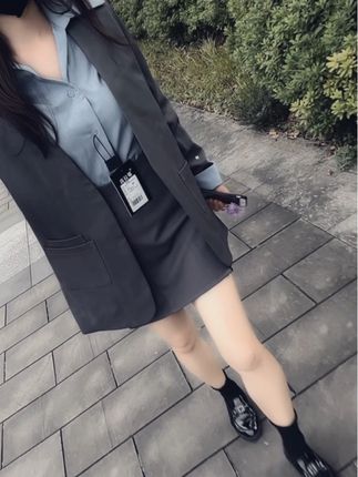 “你看,人生经不起晃,转眼又 是秋,所以,我们不抱怨,得到了珍惜, 失去了释怀,看水也欢,看山也恋,我们 只讲,无恙,平安,勿念。”#早秋新款#穿搭套装