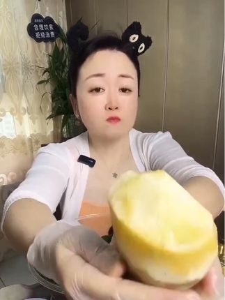 很多人都没吃过的水果,它叫雪莲果,是云南天山特有的低糖水果,吃起来清甜爽口、脆嫩多汁,大人小孩都爱吃。现在正是吃雪莲果的好时候,喜欢的朋友赶紧下单吧#新鲜应季水果 #雪莲果#好吃到停不下来