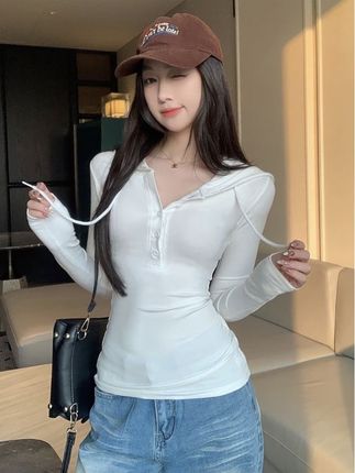 2025秋冬纯色正肩设计感连帽t恤女新款辣妹修身显瘦小众内搭上衣#长袖t恤 #显瘦穿搭 #好身材好气质 #好物推荐🔥 #连帽上衣 @DOU+上热门 @DOU+小助手 @DOU+好生意