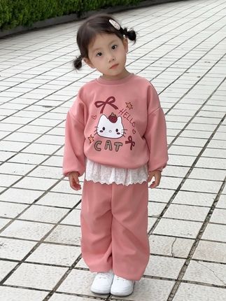 不知道从什么时候开始 女儿成了我最要好的朋友 她愿意陪我去任何想去的地方 从来不会扫兴 她总是给我很多的夸奖 她毫不吝啬表达对我的爱 是她让我知道 原来我可以在一个人心里那么重要 #我的女儿#宝宝穿搭 #当妈妈后 #萌娃穿搭 #幼儿园穿搭