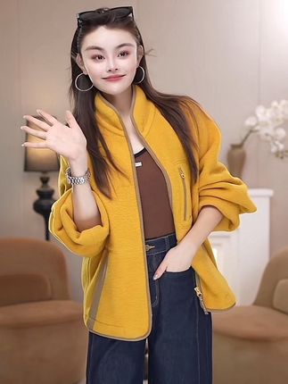 休闲松弛高级感早秋穿搭~#气质减龄 #雅莹 #多种颜色搭配 #松弛的高级感 #早秋穿搭