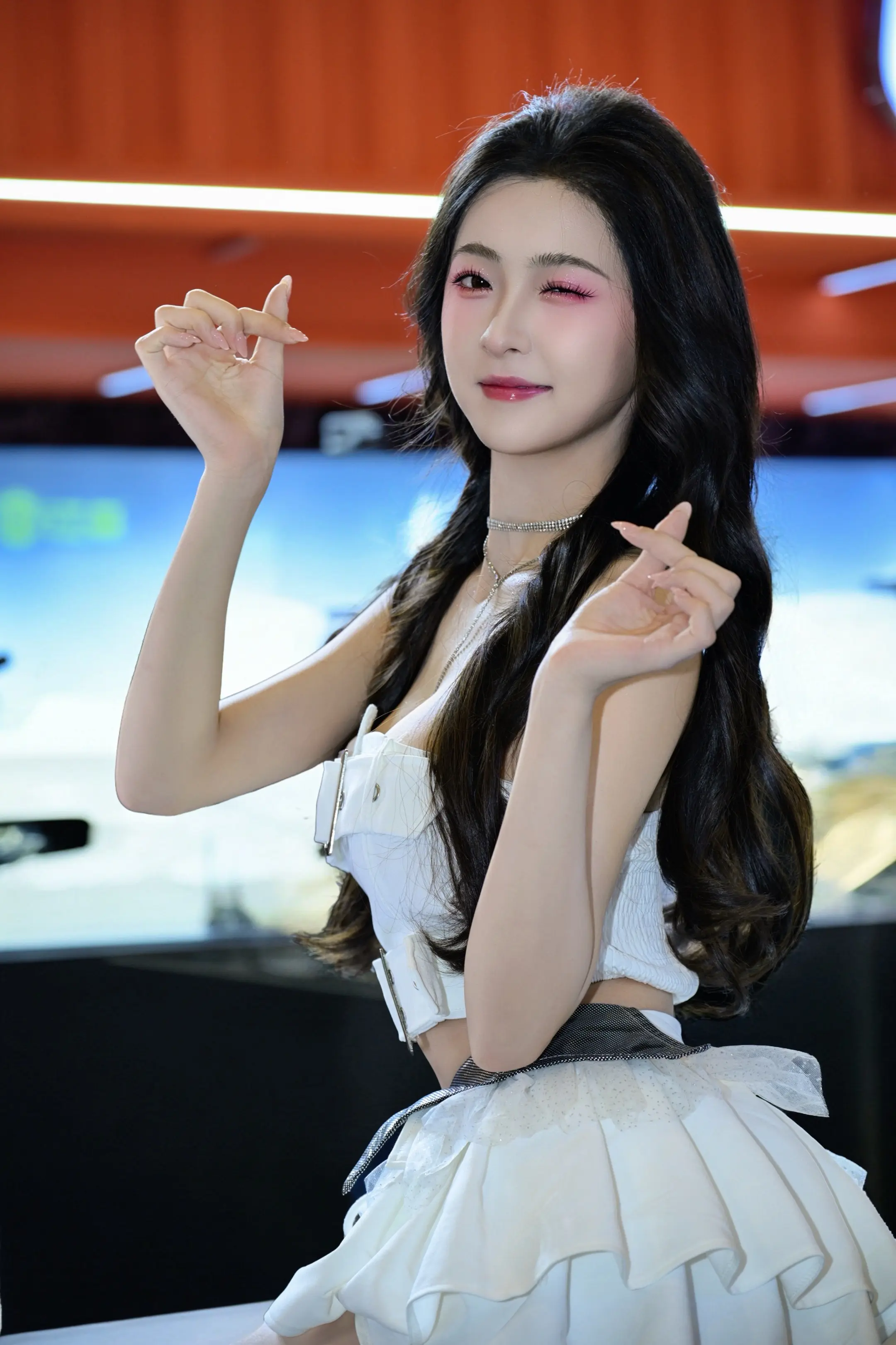 路过被萌晕~#高颜值美女 #清纯御姐 #超a #任绵绵 #车 - 抖音