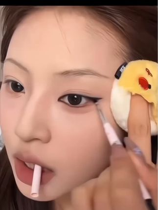 眼妆的精髓就在于眼线!这么丝滑太适合手残党了!#眼线笔#眼线笔防水防汗 #眼线胶笔