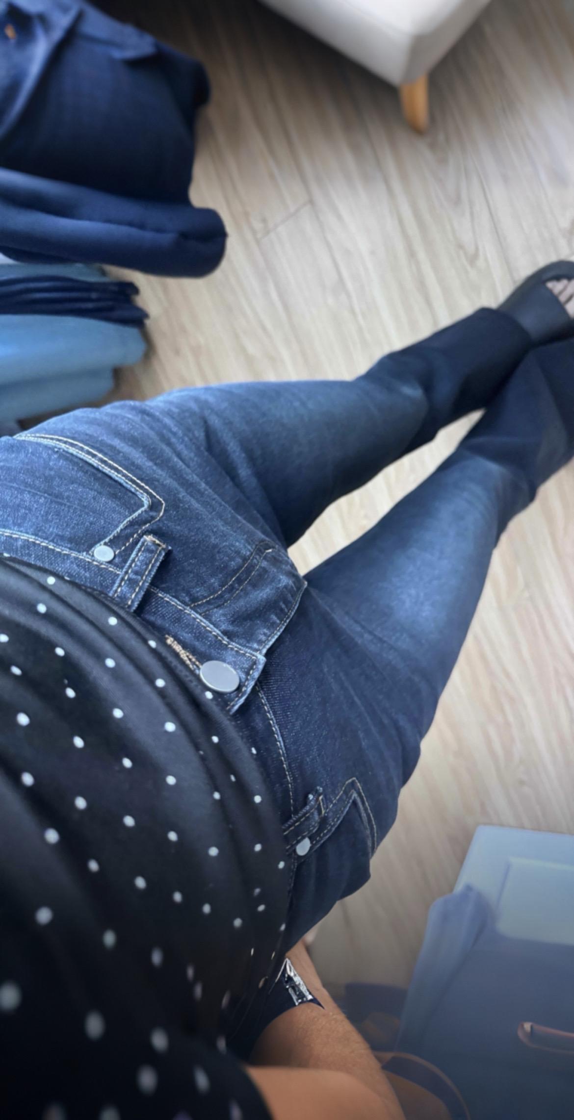 #AI扩图 #显瘦牛仔裤 #牛仔裤 #牛仔穿搭 #牛仔裤搭配