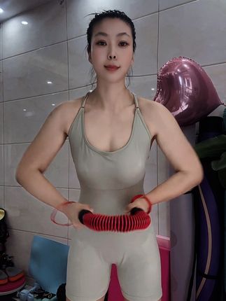 相信厚积薄发的力量,一点点向自己喜欢的东西靠近,忠于自己,热爱自己,知足上进。#健身 #居家健身 #暴汗燃脂瘦全身 #好身材练起来 #臂力棒